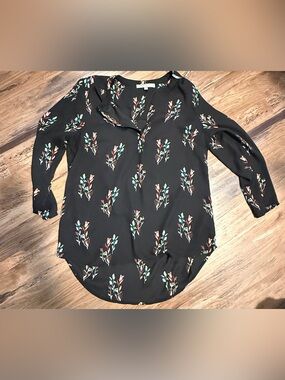 Daniel Rainn Black Floral V-Neck Button-Front Blouse
